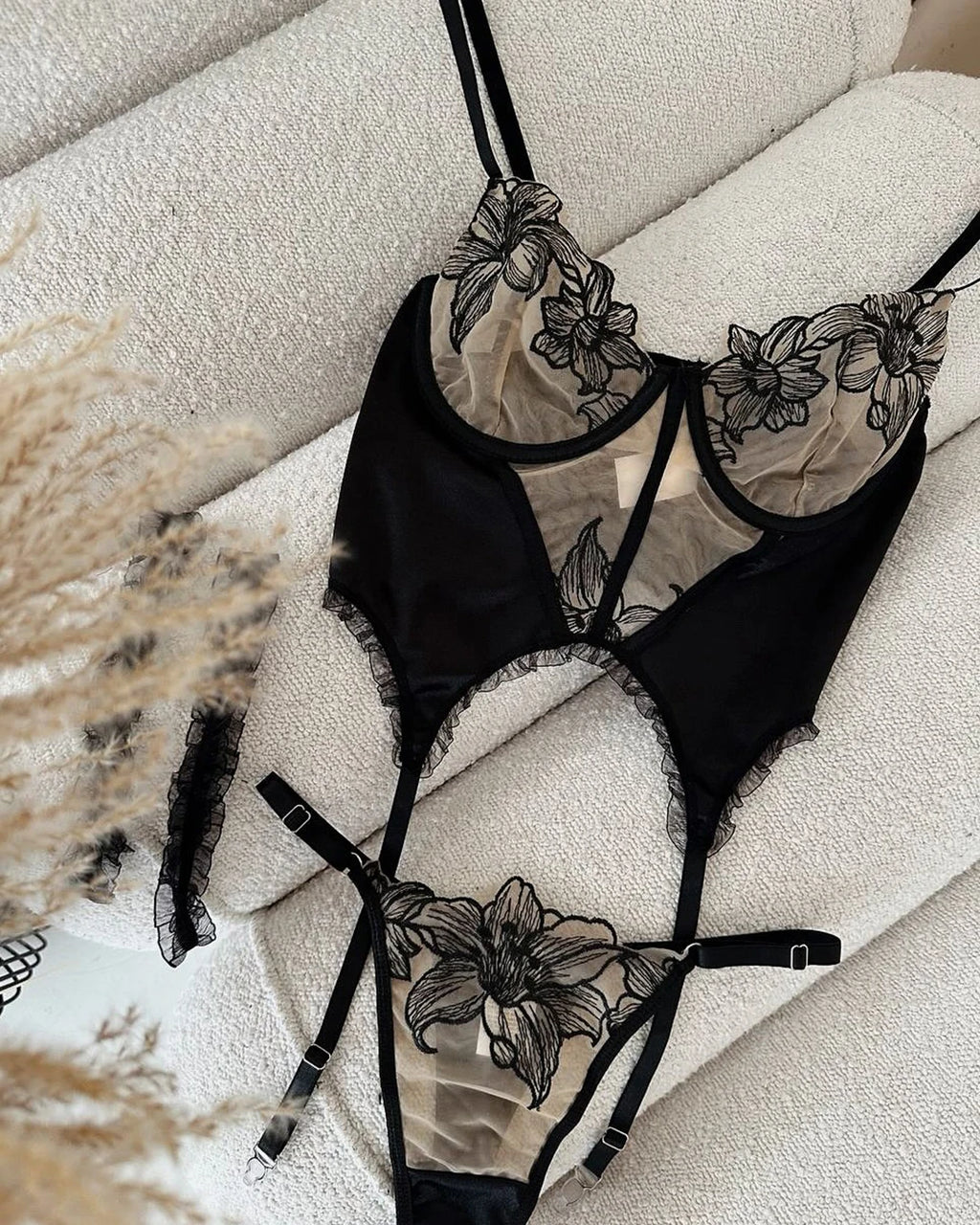 Ellolace Erotic Sexy Lingerie Set Ultra Hot Transparent Lace Bra Floral Lace Female Underwear 4-Piece Sissy Sensual Outfit